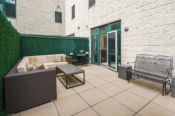 Sold by Park Property Advisors | media 2