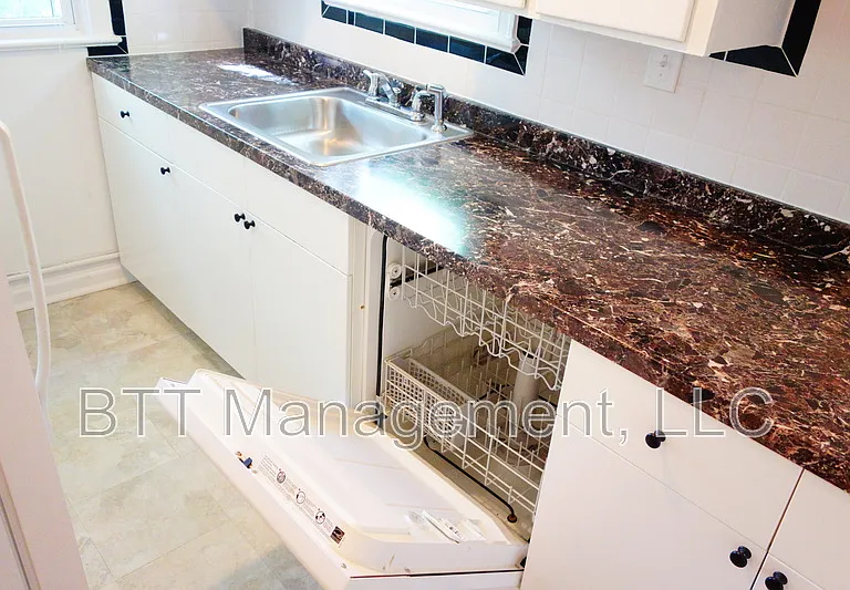 8405 Greenwood Ave #2 — Photo 41