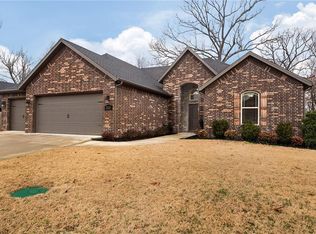 1111 Hickory St, Cave Springs, AR 72718