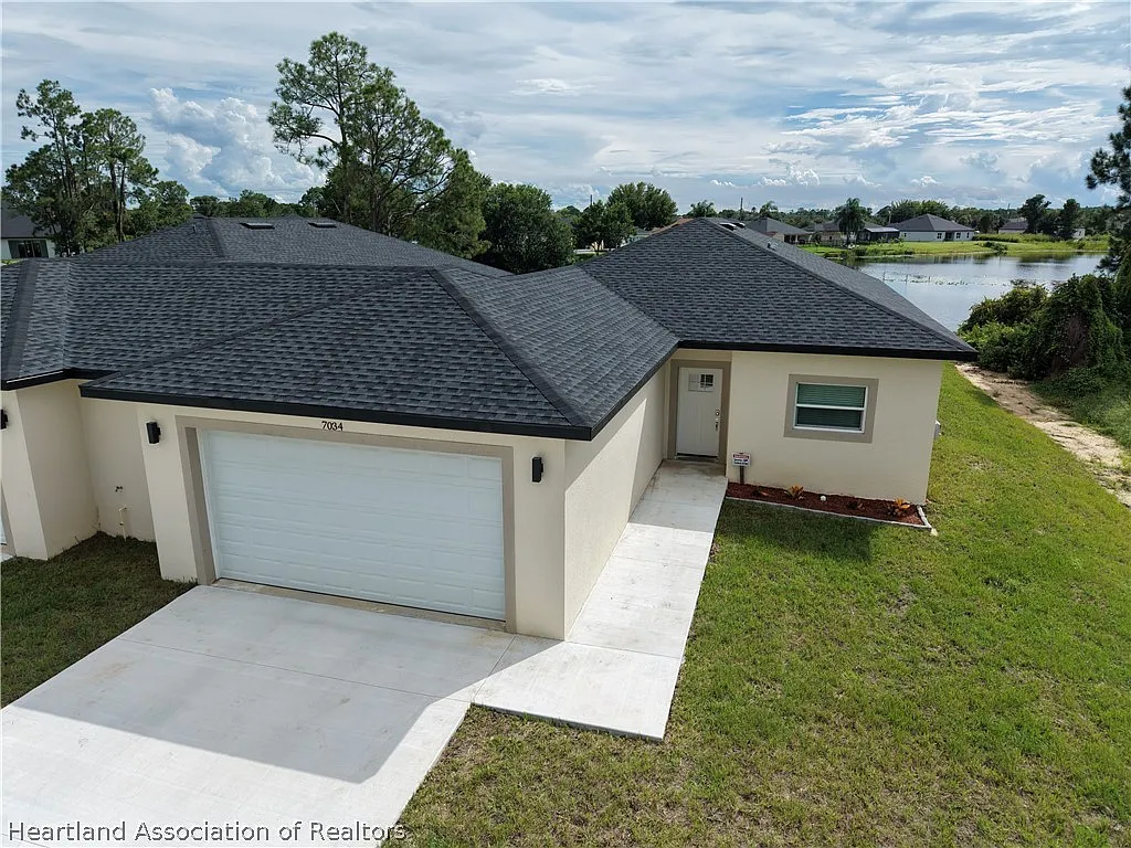 3 bed, 2.0 bath, 1770 sqft, $2,290 — Photo 2