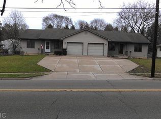807 S Kalamazoo Ave, Marshall, MI 49068