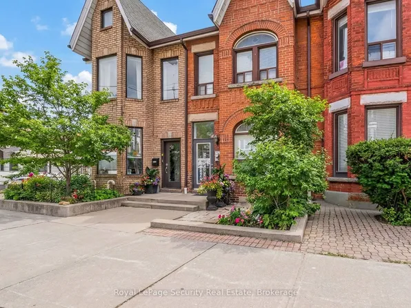 1115 College St Floor 2, Toronto, ON M6H 1B5