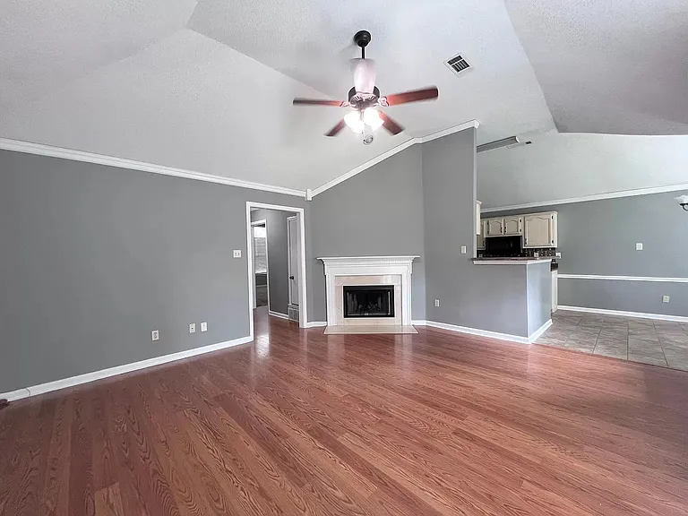 3132 Woodland Crest Dr — Photo 3