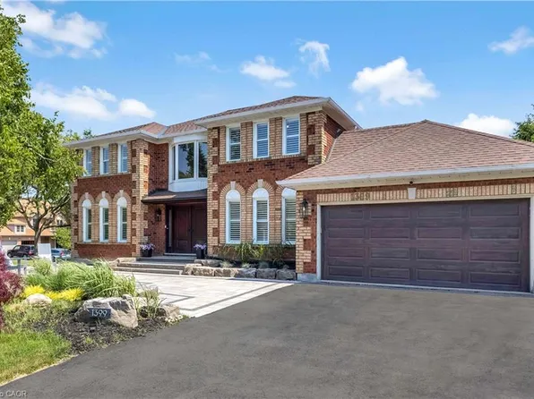 1399 Winterberry Dr, Burlington, ON L7P 4T3
