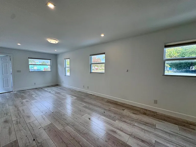 102 S K St #4 — Photo 17