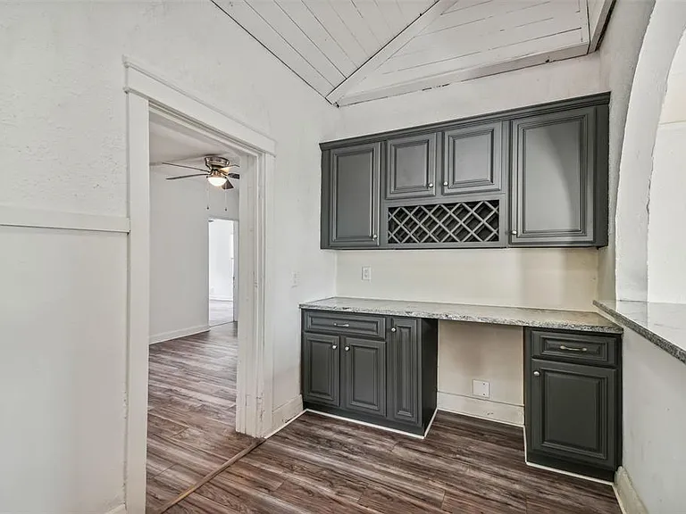 1913 W Lemon St — Photo 9