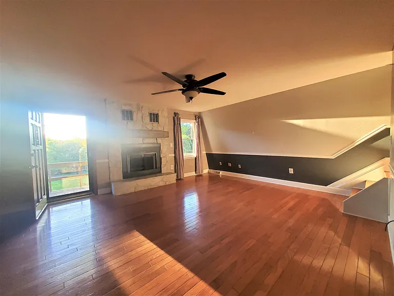 4704 Great Oaks Dr — Photo 7