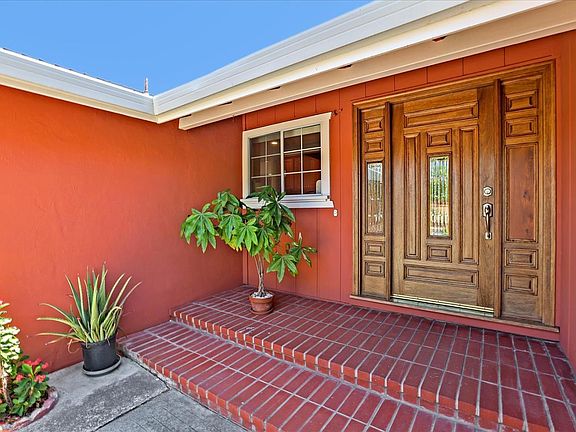 4th image of 671 Hillsdale Ave