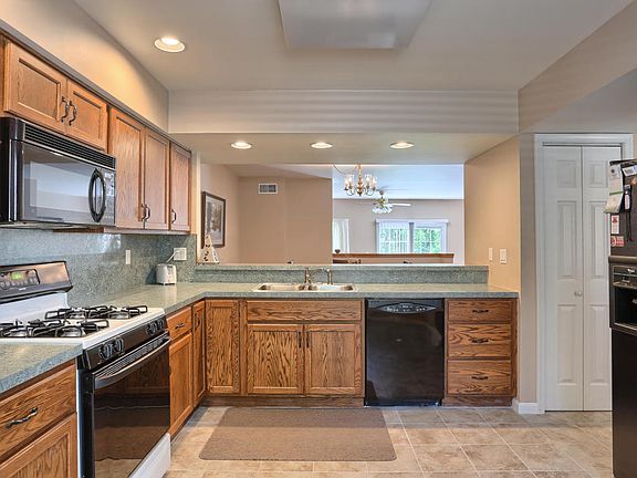 5th image of 34 Shady Ln #U-0005
