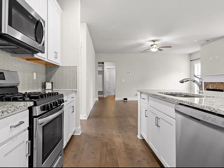 4787 Wellesley Dr — Photo 12