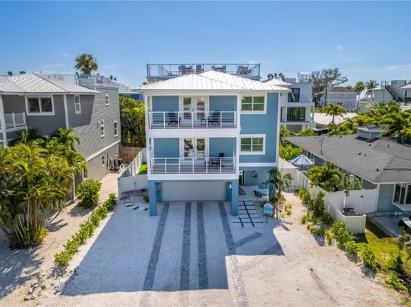 2102 Avenue B, Bradenton Beach, FL 34217