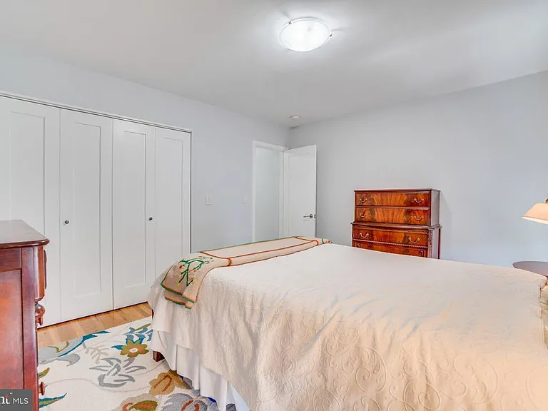 134 G St SW — Photo 30