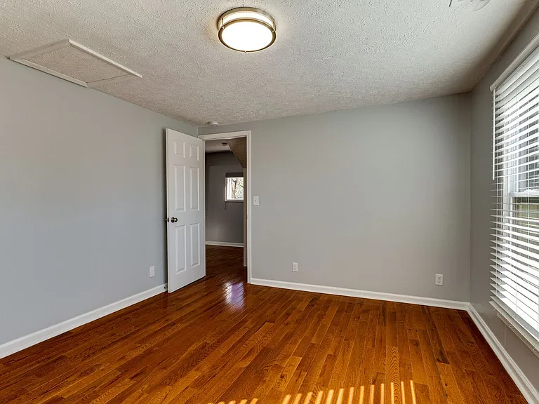 819 E Meade Ave — Photo 17