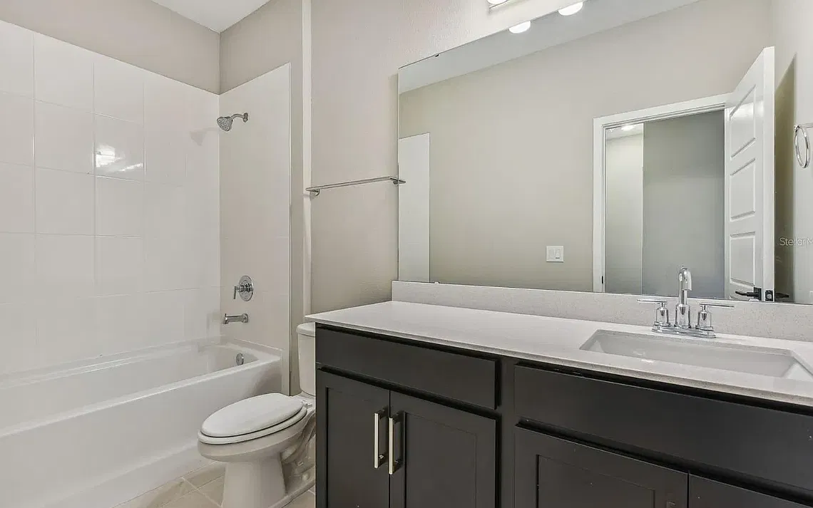 4 bed, 2.5 bath, 2289 sqft, $2,200 — Photo 4