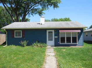 818 W 18th St, Sterling, IL 61081