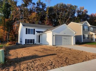 823 Hollyhock Dr, Greenville, MI 48838