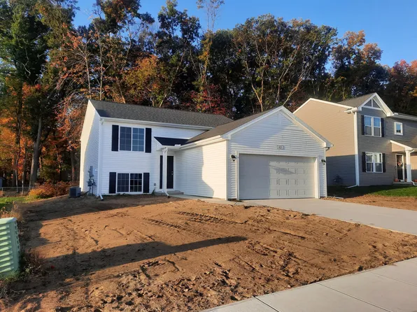 823 Hollyhock Dr, Greenville, MI 48838