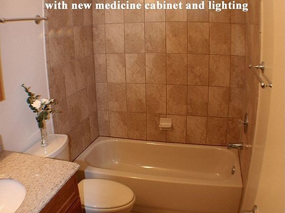 Tiled bath, granite countertop