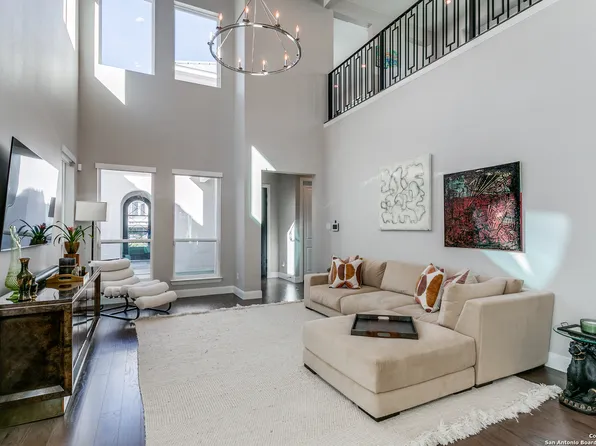 218 E Melrose Dr, San Antonio, TX 78212
