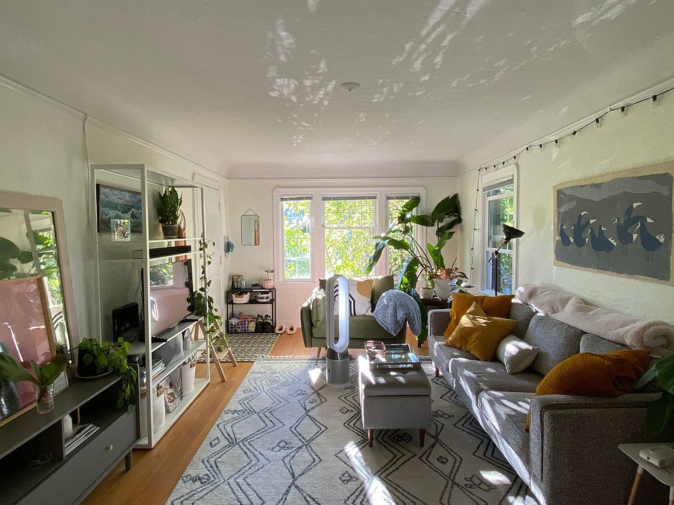 2nd image of 730 10th Ave E APT 2