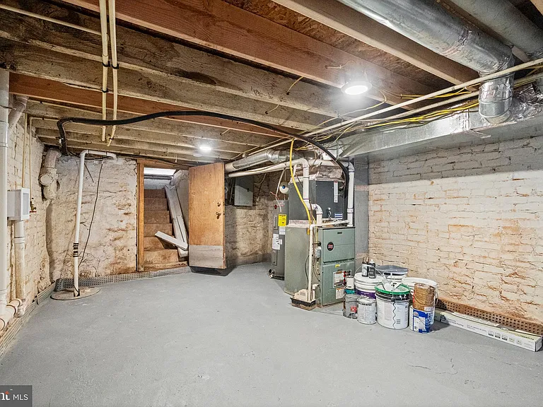 1669 N Milton Ave — Photo 19