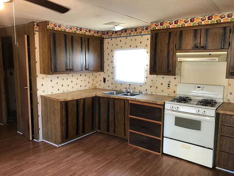 425 Western Hills Dr — Photo 7