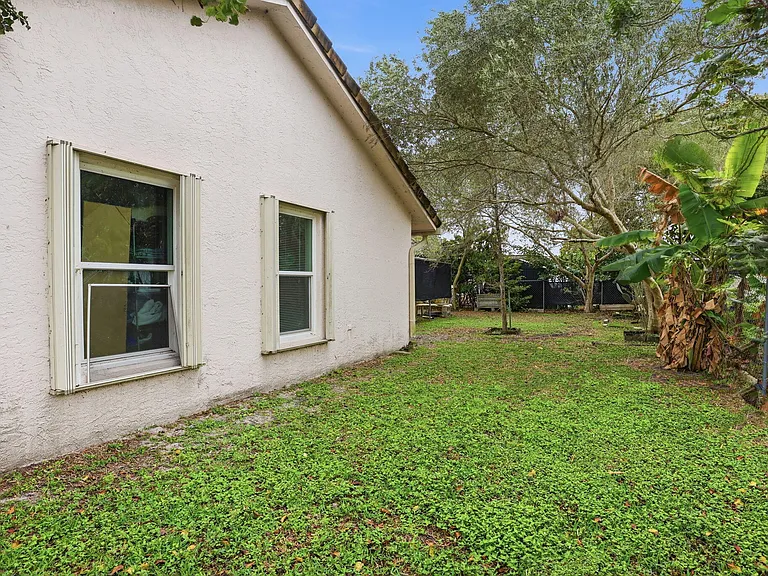 2171 NW 76th Ave — Photo 32