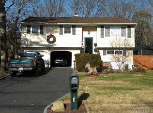79 Stahley St, Brentwood, NY 11717