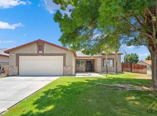 321 Berkshire Rd, Bakersfield, CA 93307