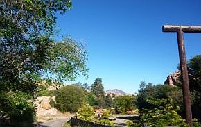 2nd image of 2040 E Calvary Ln