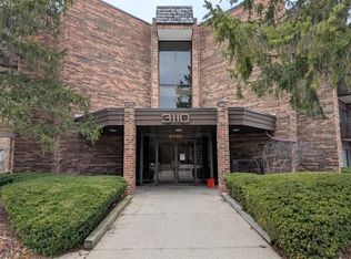 3110 Pheasant Creek Dr APT 101, Northbrook, IL 60062