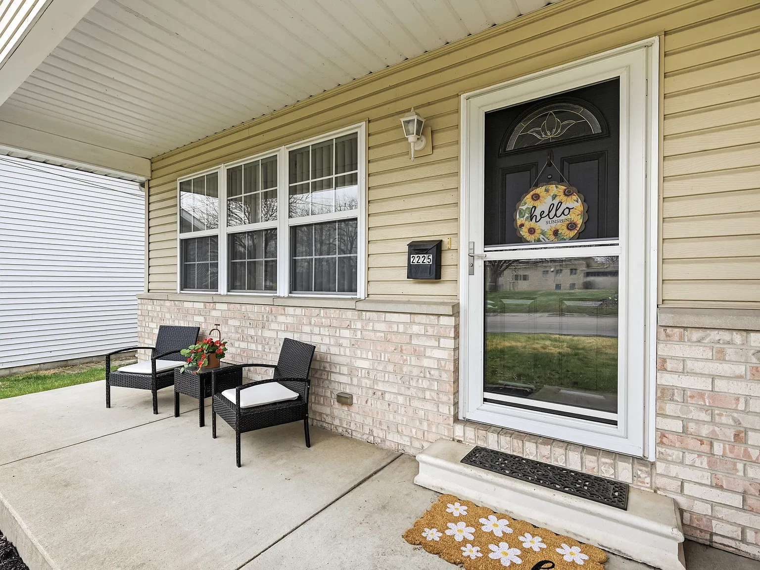 3 bed, 1181 sqft, $1,750 — Photo 2