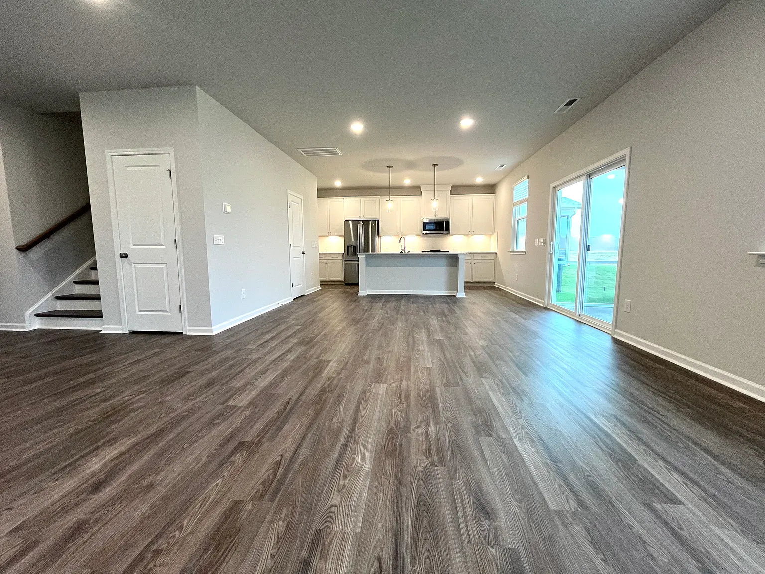 4 bed, 2455 sqft, $2,600 — Photo 3