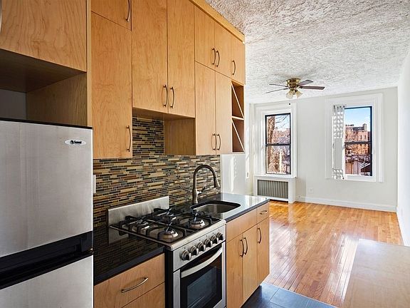 5th image of 30 Cornelia St APT 13