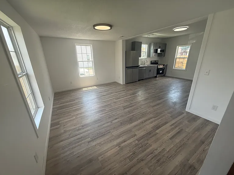 236 S Ewing St — Photo 4