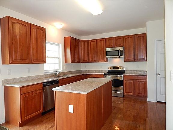 4th image of 6724 Fieldcrest Dr