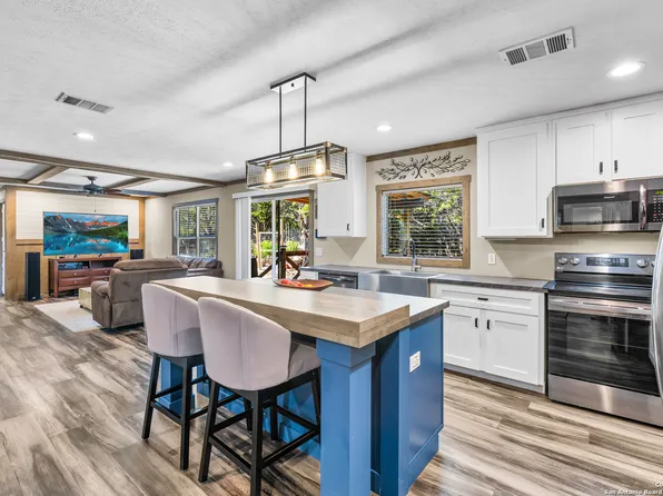 798 legion, Lakehills, TX 78063