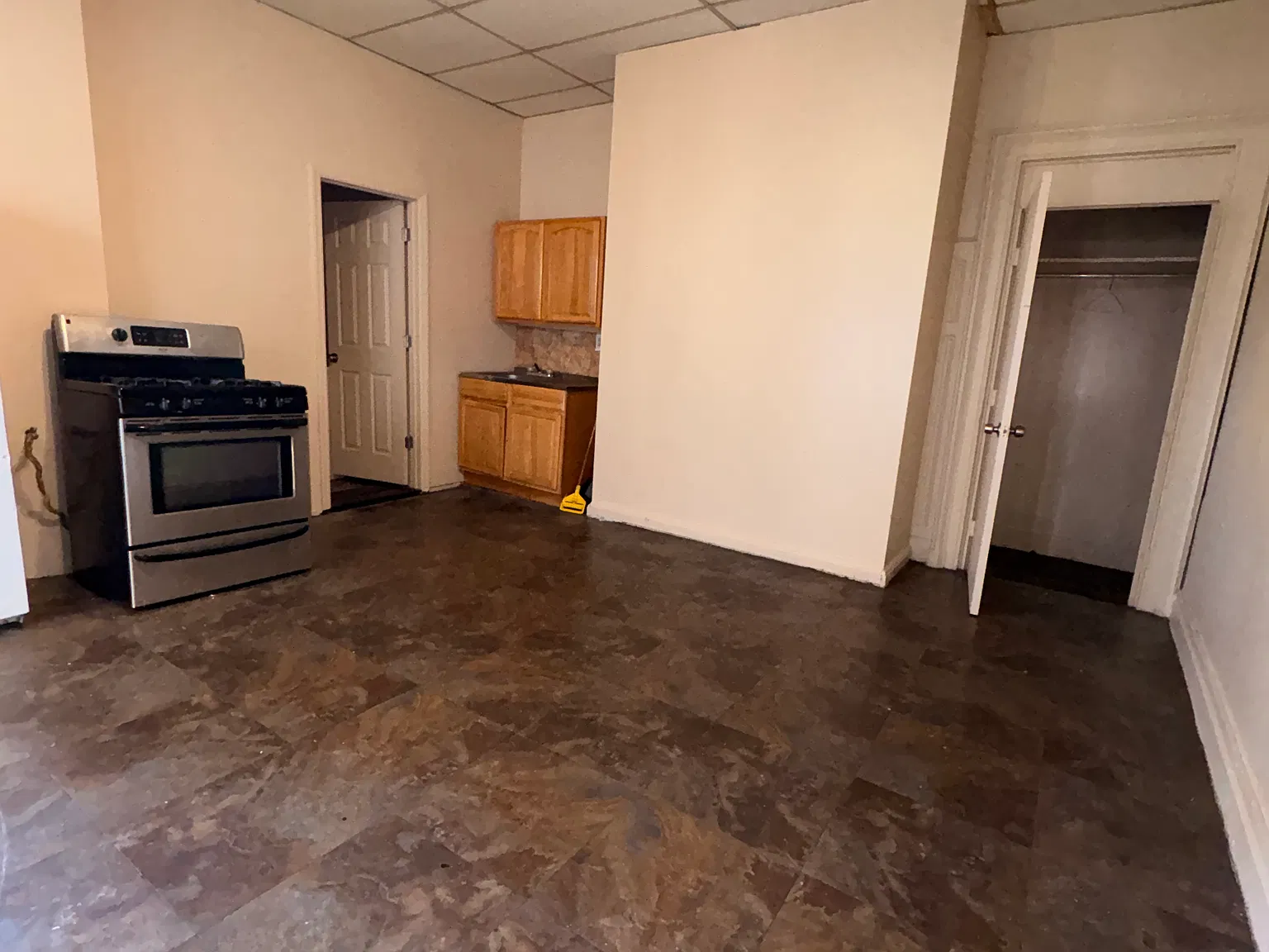 Studio, 800 sqft, $1,199 — Photo 1