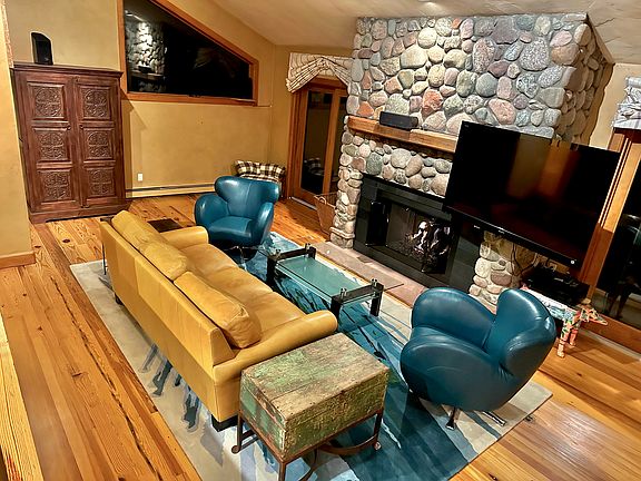 Spacious living room with vaulted ceilings and gas fireplace