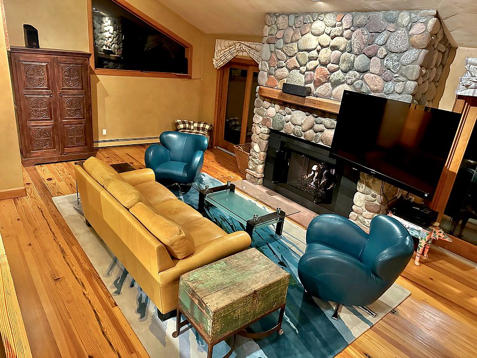 Spacious living room with vaulted ceilings and gas fireplace