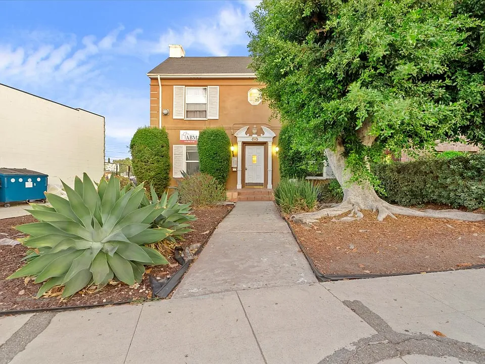 1032 S Redondo Blvd