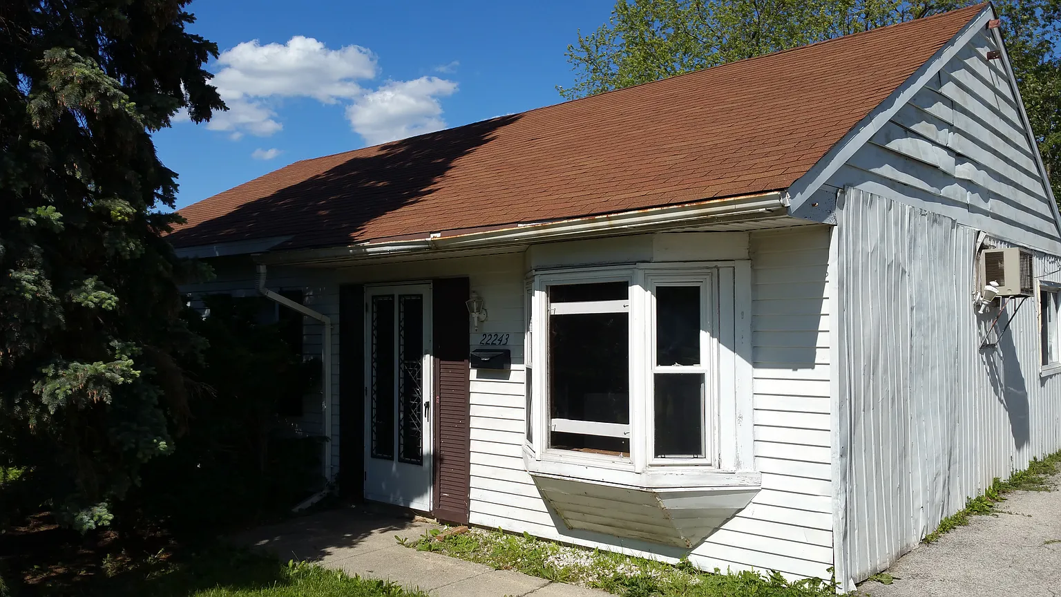 22243 Latonia Ln photo 1