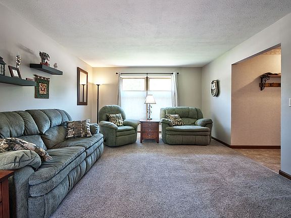 3rd image of 505 Lexington Dr
