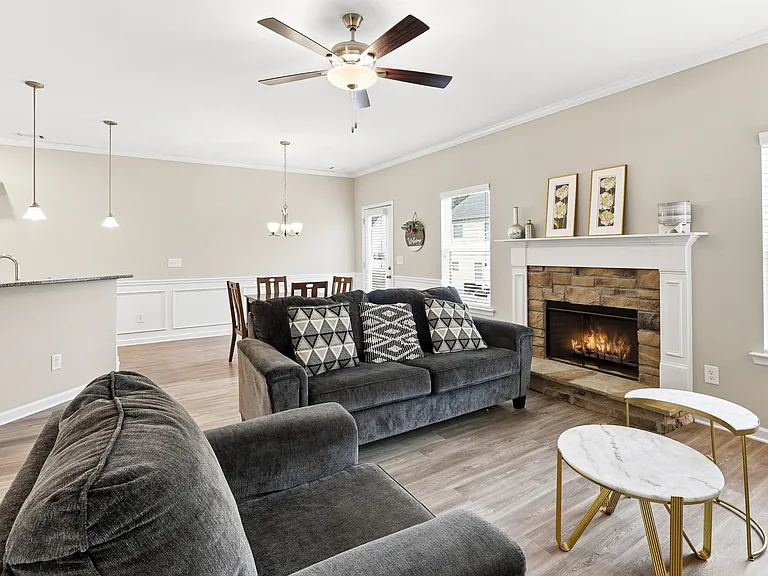3341 Melody Ln NE — Photo 8