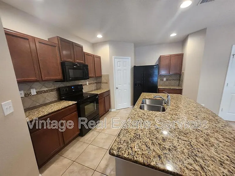 4721 Chatterton Way — Photo 4