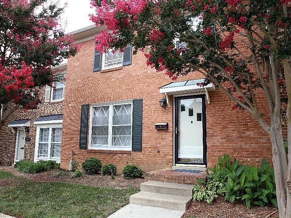 2nd image of 3206 Regents Park Ln Unit B