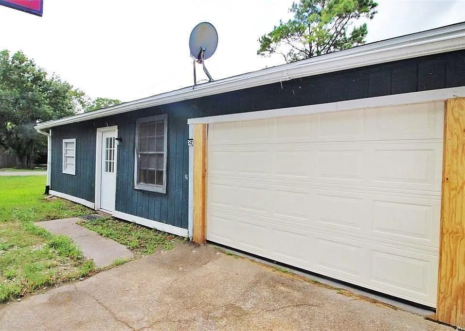 2 bed, 1.0 bath, 1164 sqft, $895 — Photo 1