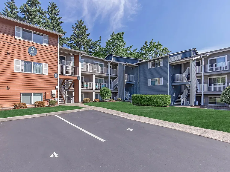 Raintree Village Apartments — Photo 10