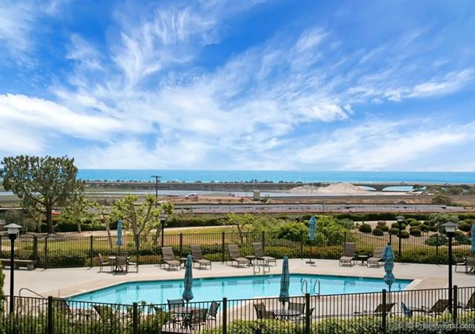 Gorgeous ocean view House 3 beds/ 3.5 baths in Del Mar. — Photo 3