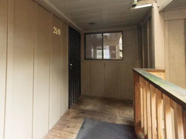 210 Trailside Loop, Eugene, OR 97405